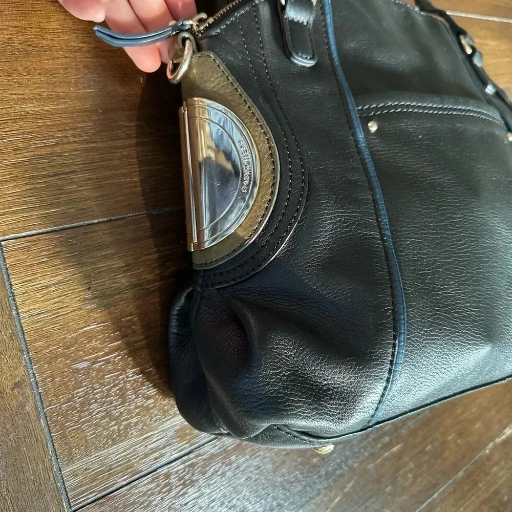 B. Makowsky shoulder bag